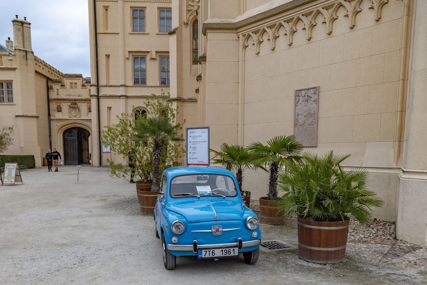 Замок Lednice Замок Lednice